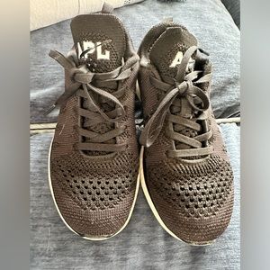 APL black sneakers size 5.5